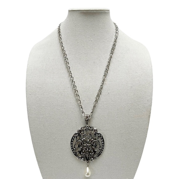 Vintage Avon Silvertone Art Nouveau Scroll Faux Pearl Drop Pendant Necklace - Picture 2 of 7